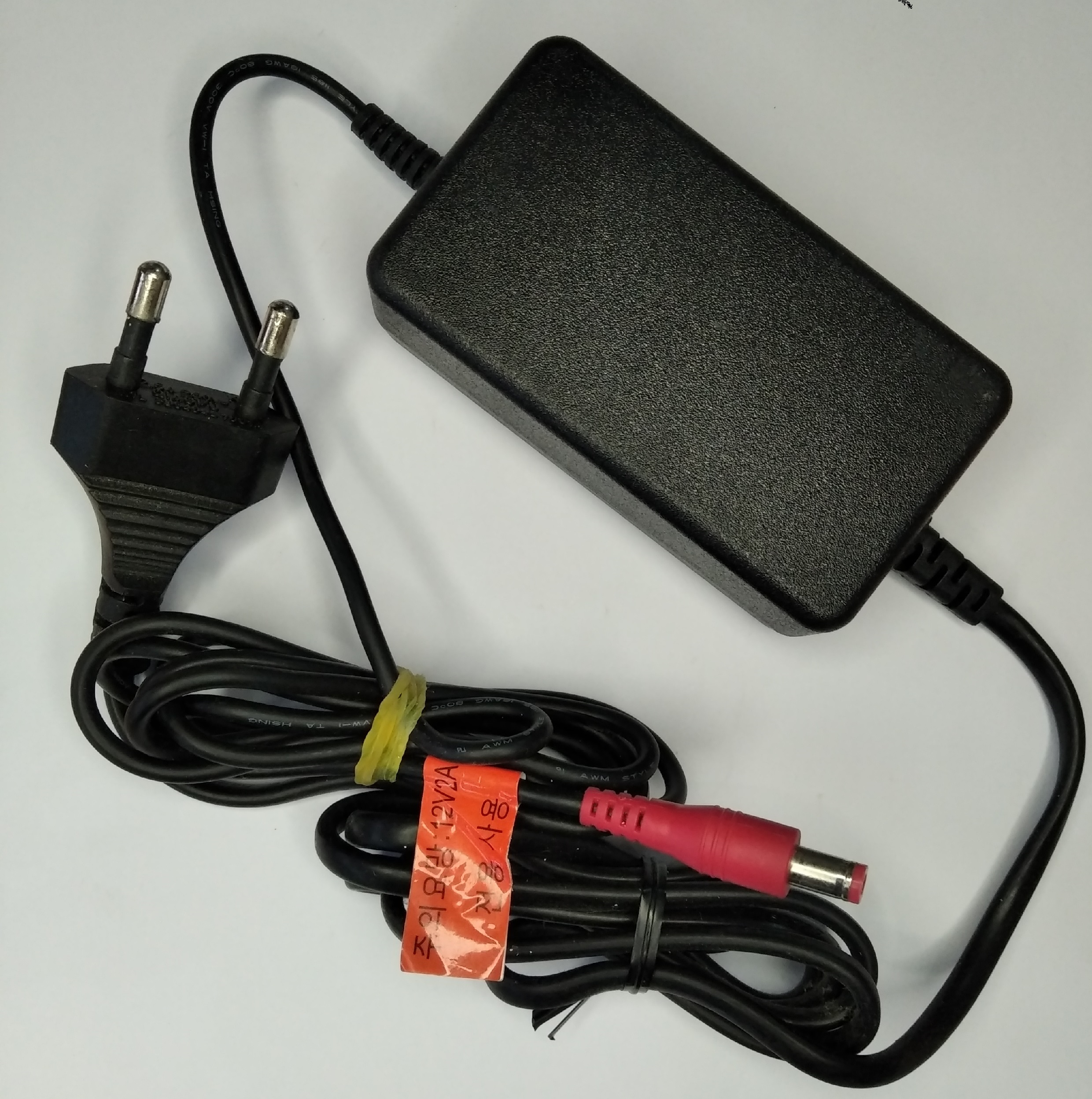 آداپتور 12 ولت 2 آمپر